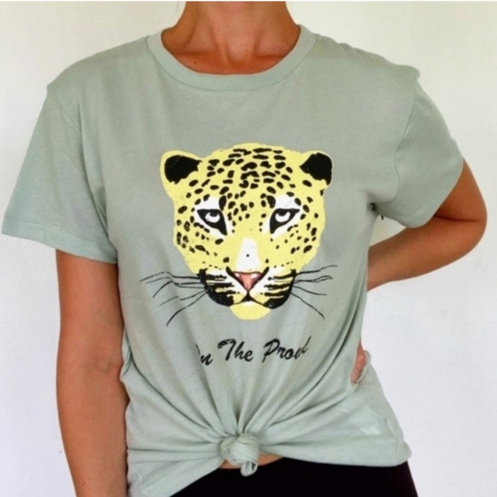 WILDFOX “On The Prowl” Aqua Gray Print Tee XS - Picture 2 of 8